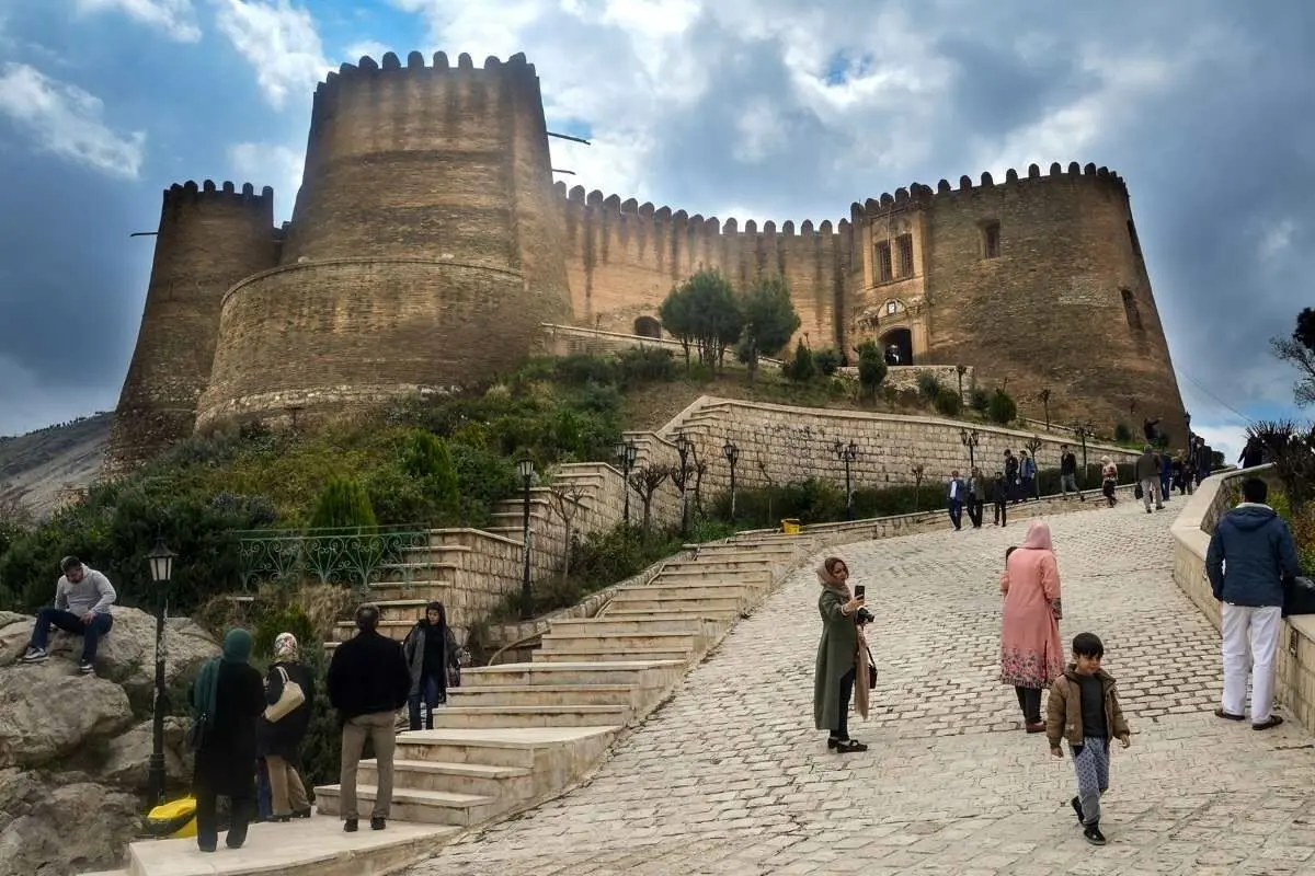 نشست زمین قلعه فلک‌الافلاک