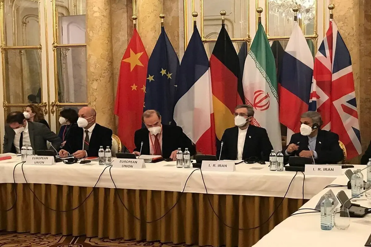 کوروش احمدی: ایده توافق موقت نوعی گرته‌برداری از توافق موقت ژنو است