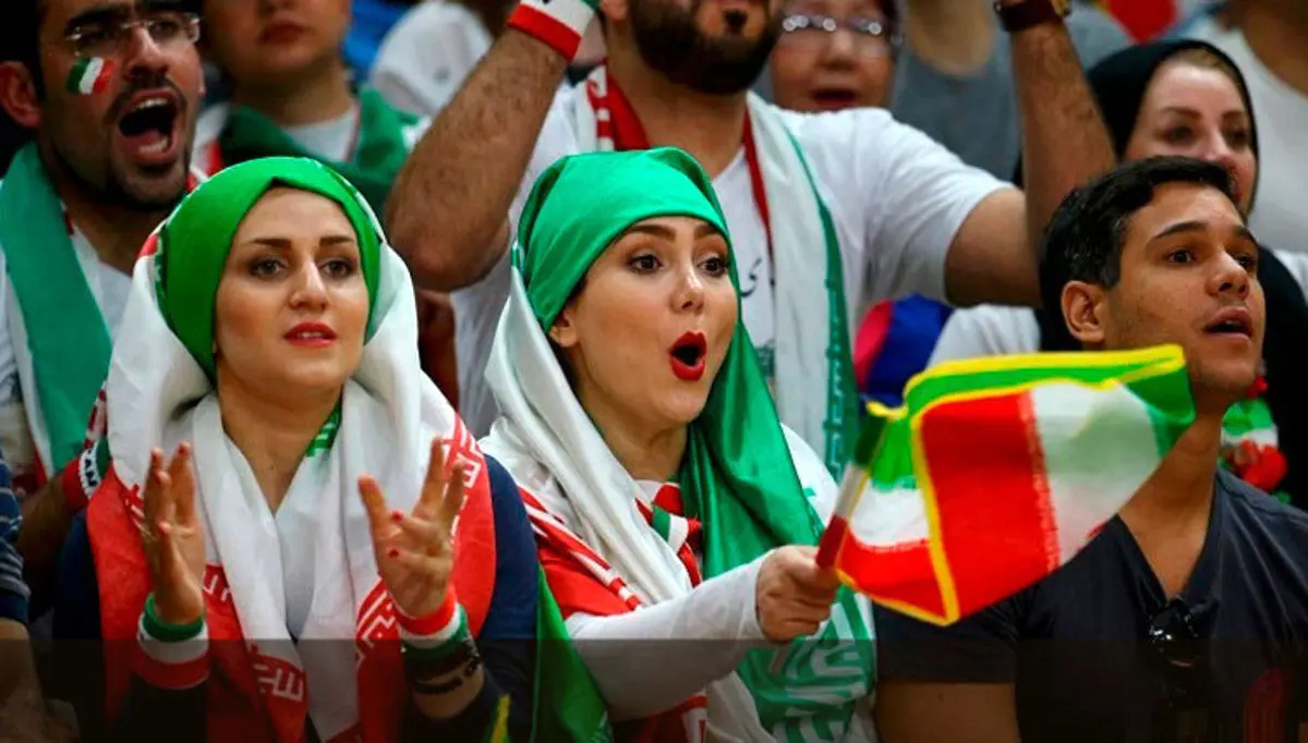 چه کسی زنان را به ورزشگاه می‌برد؟