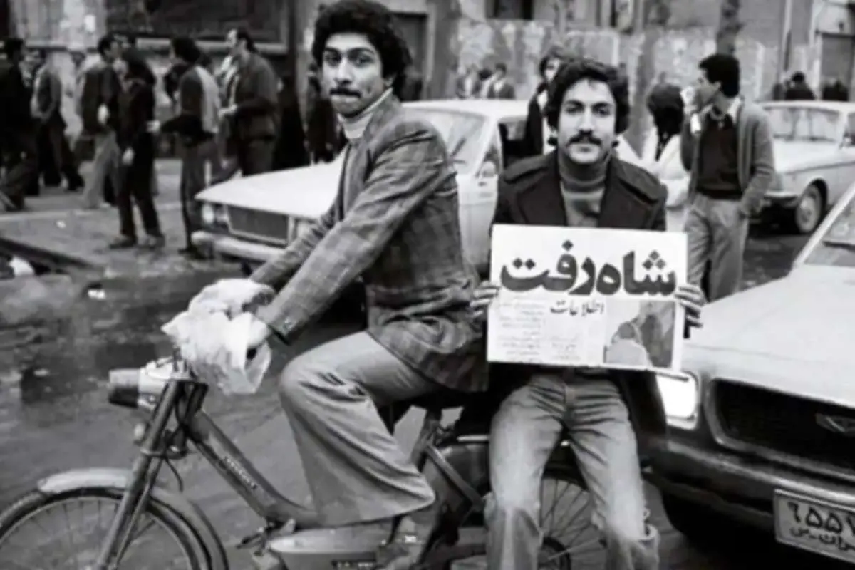 روایت کیهان از خروج محمدرضا پهلوی از ایران و تیتر «شاه رفت»