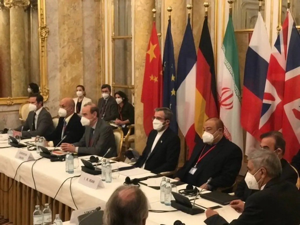 یک دیپلمات ایرانی: دود سفید برخاسته از مذاکرات وین را سیاه نکنید