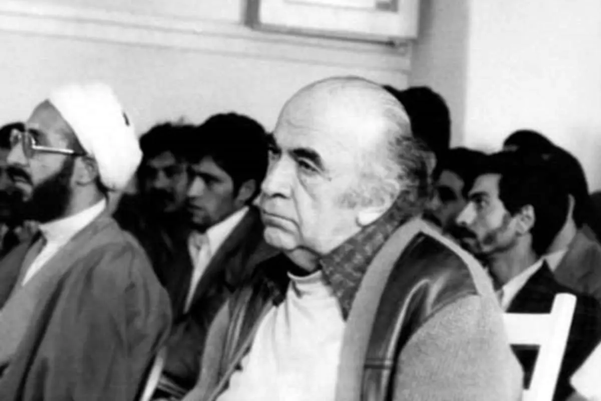 کیهان: در دوران ۱۳ ساله نخست وزیری هویدا، همه میچاپیدند