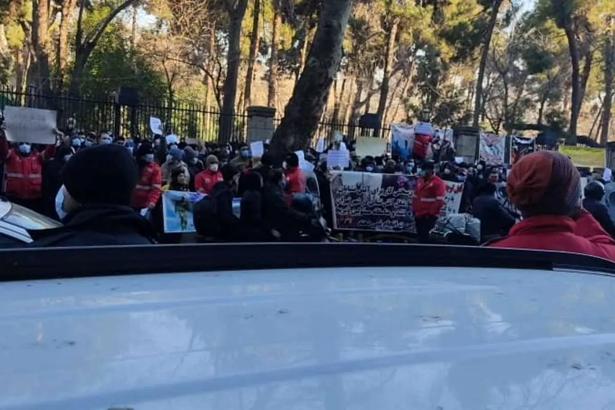تجمع  آتش‌نشانان مقابل شورای شهر تهران