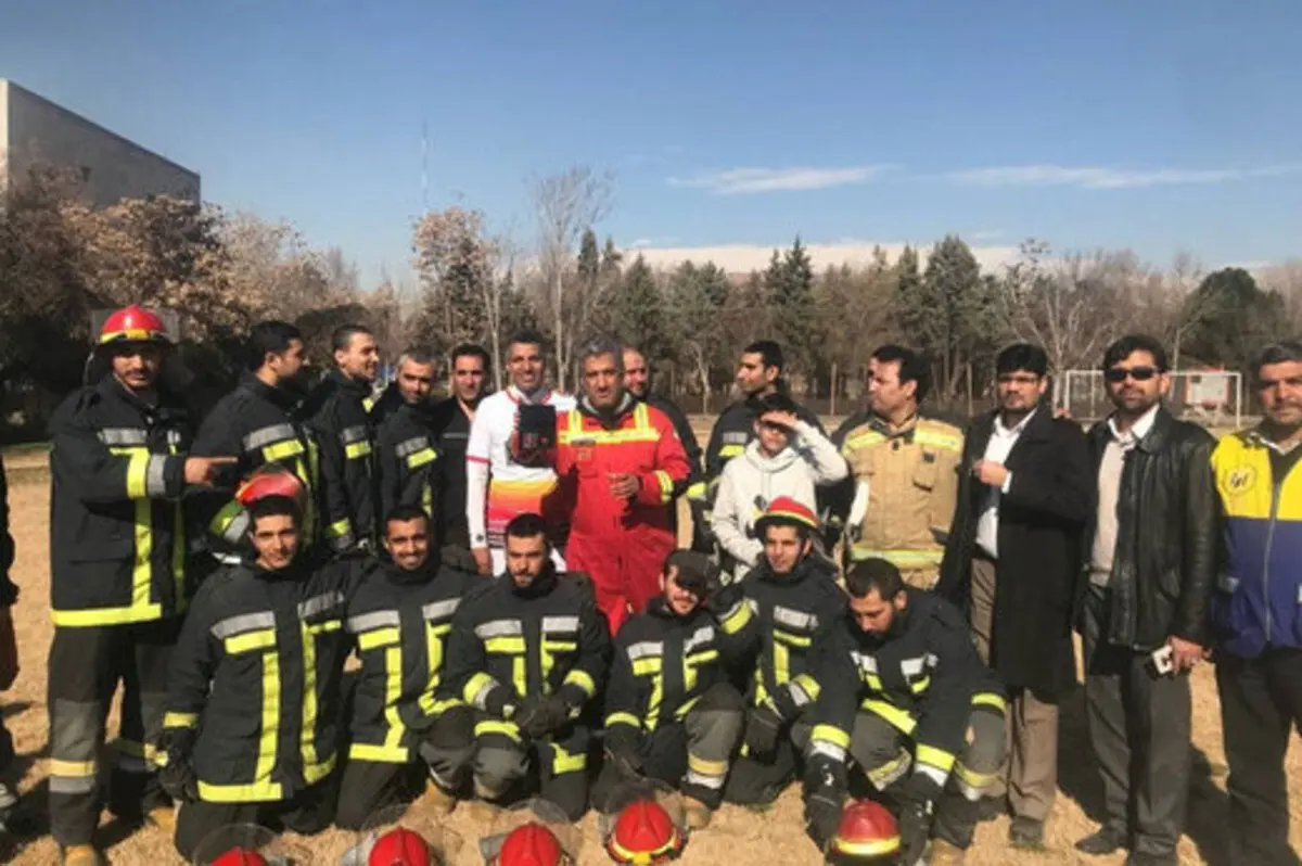 (ویدئو) عادل فردوسی‌پور در جمع آتش نشانان