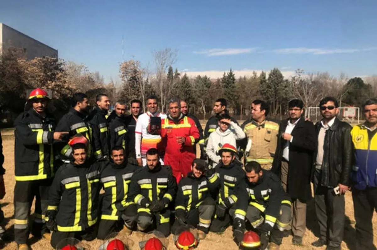 (ویدئو) عادل فردوسی‌پور در جمع آتش نشانان