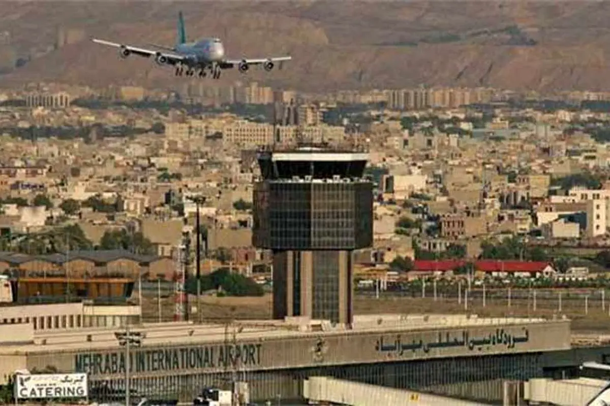 (تصویر) برخورد اتوبوس با هواپیما در فرودگاه مهرآباد