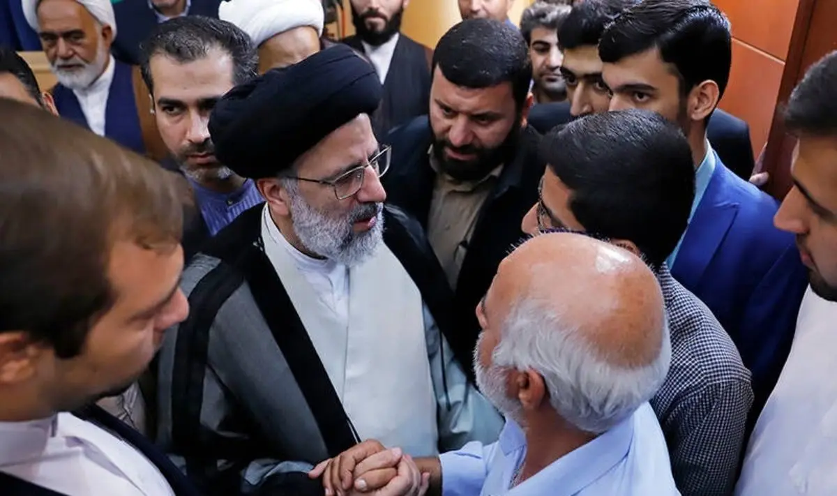 اومیکرون، سفر‌های استانی رئیسی را تعطیل کرد