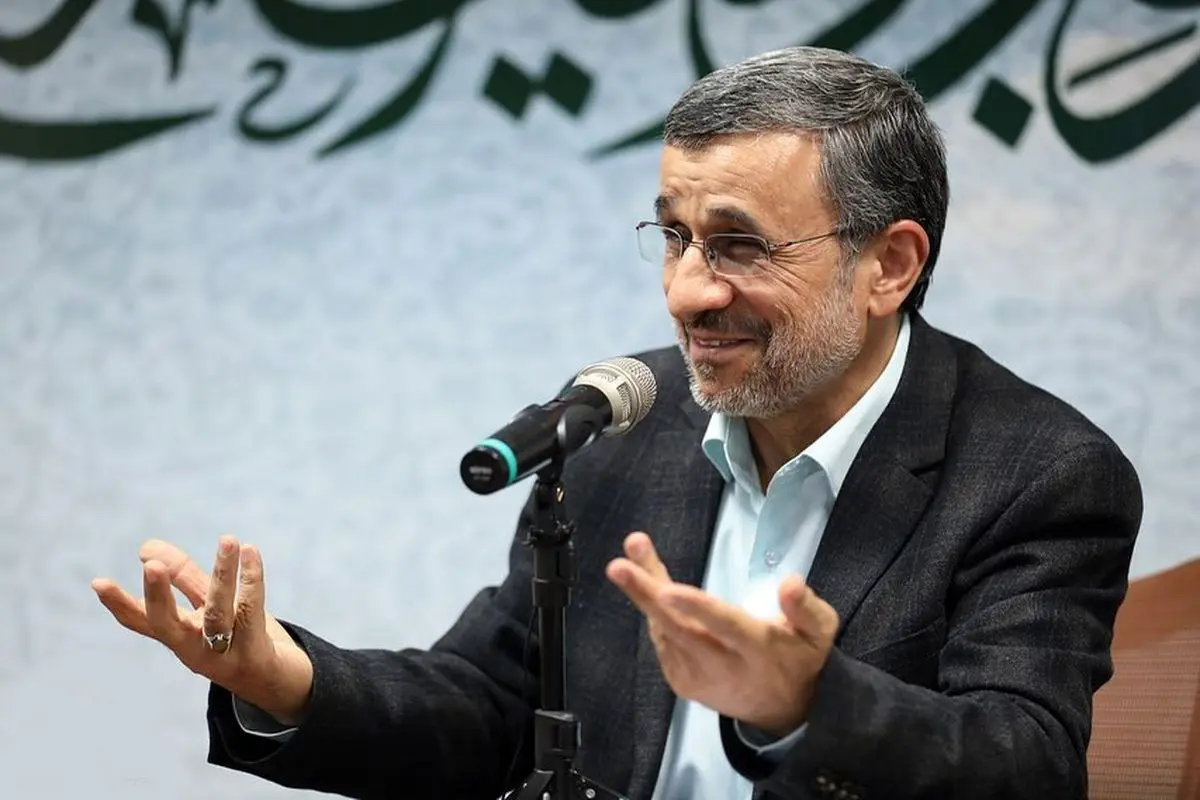 احمدی نژاد با تیپی که قبلا ندیده‌اید