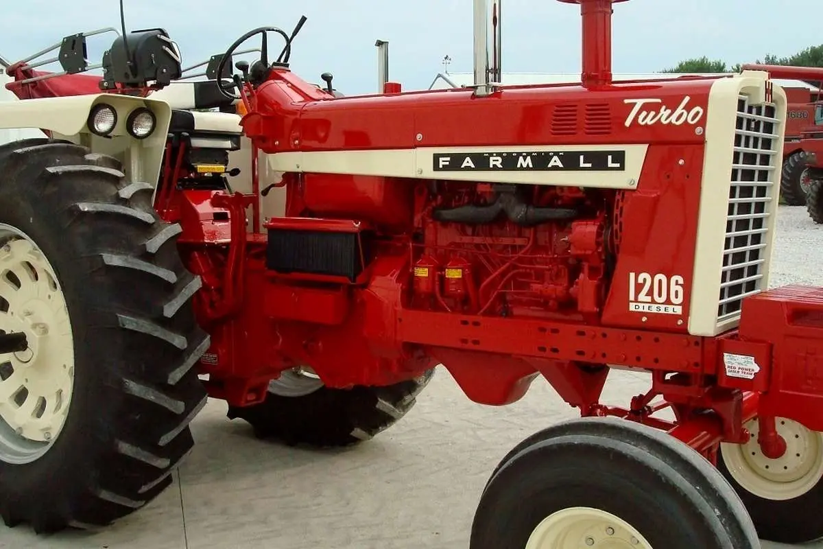 (ویدئو) لحظه نصف شدن یک تراکتور