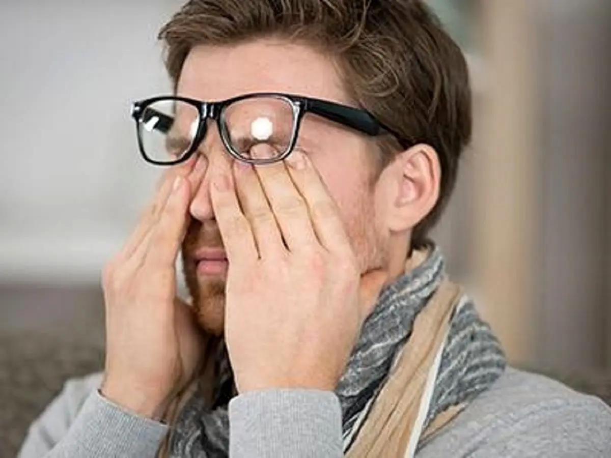 عادتی که به چشم‌ها آسیب می‌زند