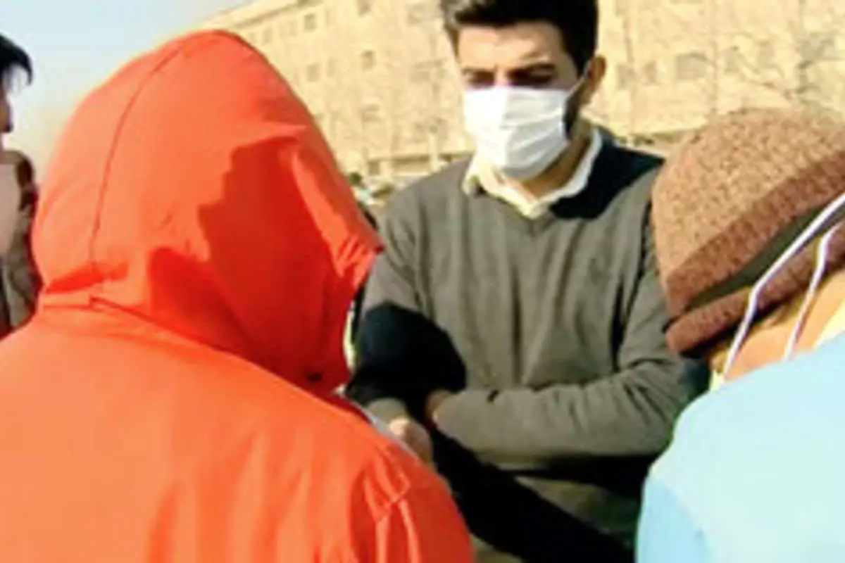 (ویدئو) معتادان سارقی که خودشان را پلیس مواد مخدر جا میزدند!