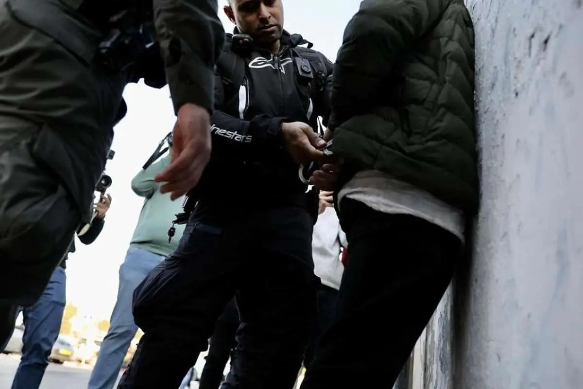 (تصاویر) بازداشت نوجوان ۱۴ ساله فلسطینی