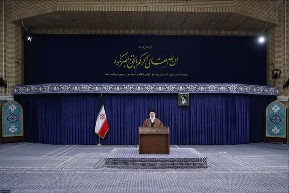 کسی که زندگی اشرافی دارد یا دم از تسلیم می‌زند نمی‌تواند به انقلاب پایبند باشد