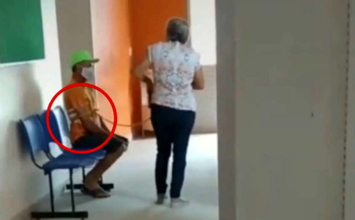 (ویدئو) زنی شوهرش را طناب پیچ به مرکز واکسیناسیون برد!