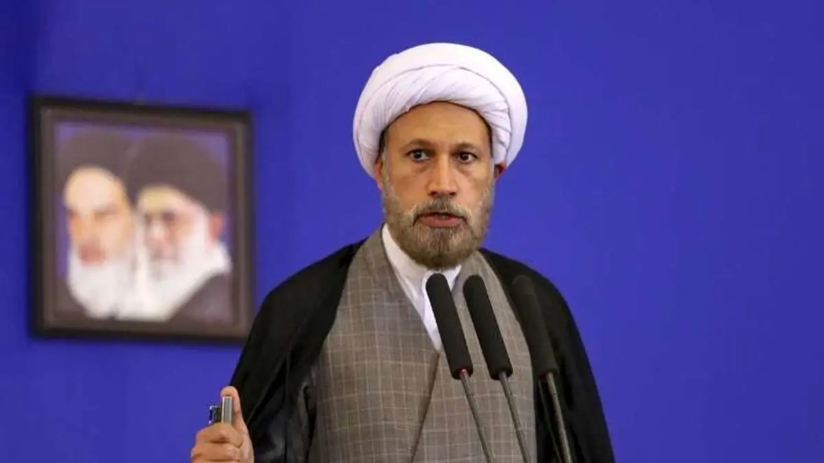 امام جمعه شیراز: اهداف انقلاب را به توسعه اقتصادی تنزل ندهیم