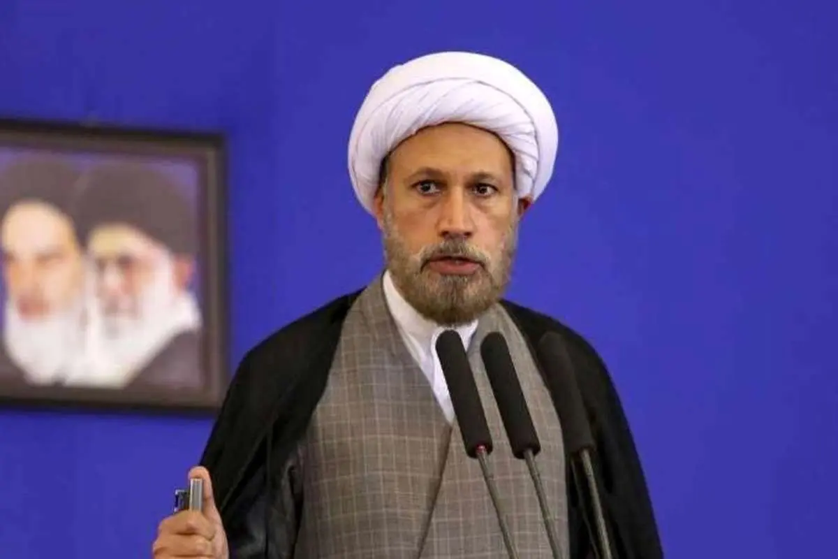 امام جمعه شیراز: اهداف انقلاب را به توسعه اقتصادی تنزل ندهیم