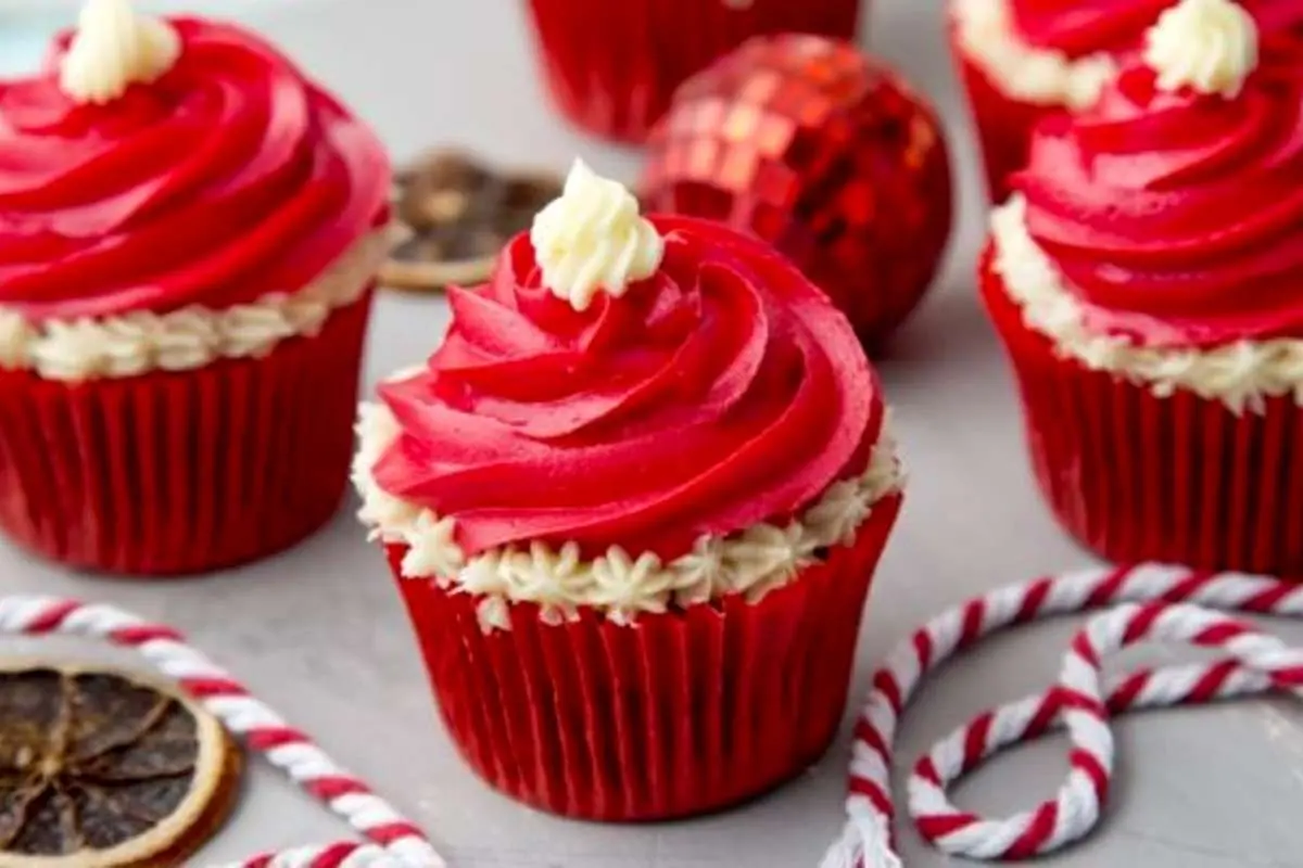 طرز تهیه کاپ کیک با تزیین خامه؛ ویژه ولنتاین