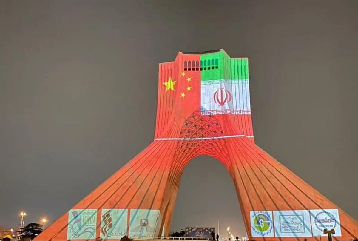 نمایش پرچم چین بر فراز میدان آزادی چرا کار غلطی بود؟