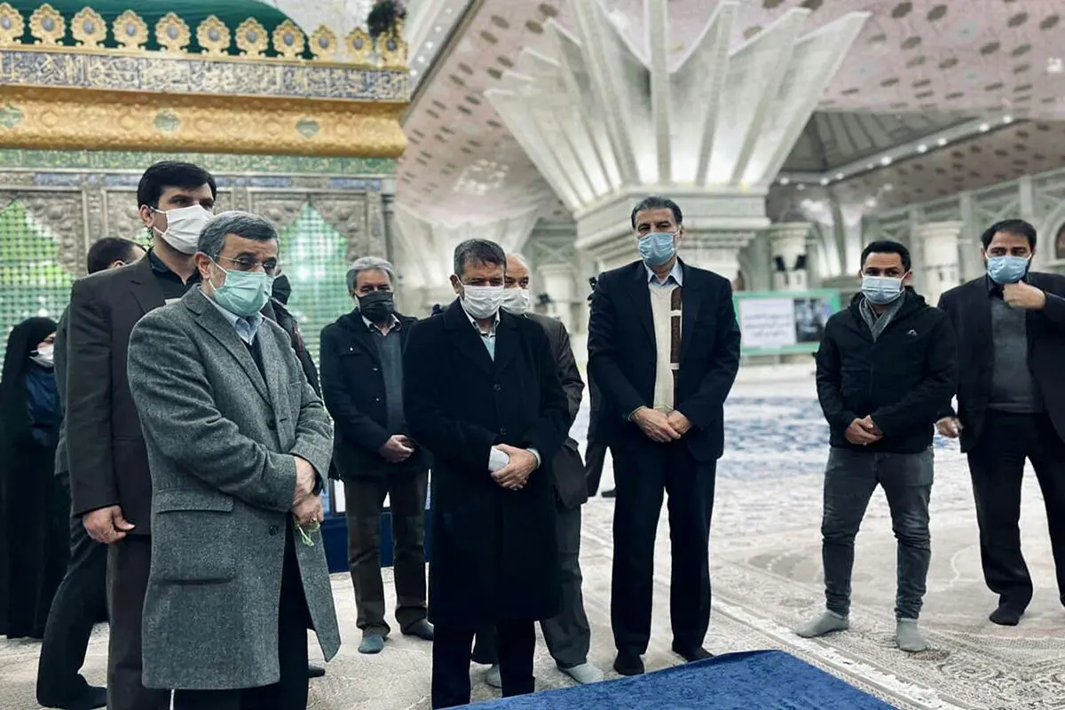 حضور احمدی نژاد در حرم امام؛ سید حسن خمینی به استقبال او نرفت