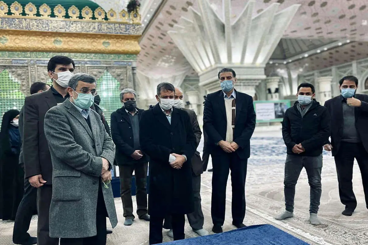 حضور احمدی نژاد در حرم امام؛ سید حسن خمینی به استقبال او نرفت