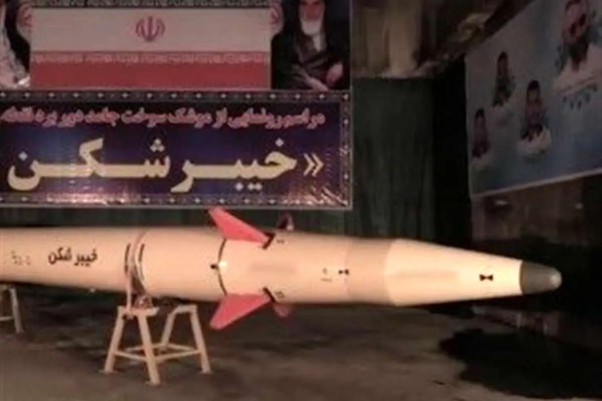رونمایی از موشک بالستیک «خیبرشکن» با برد ۱۴۵۰ کیلومتر