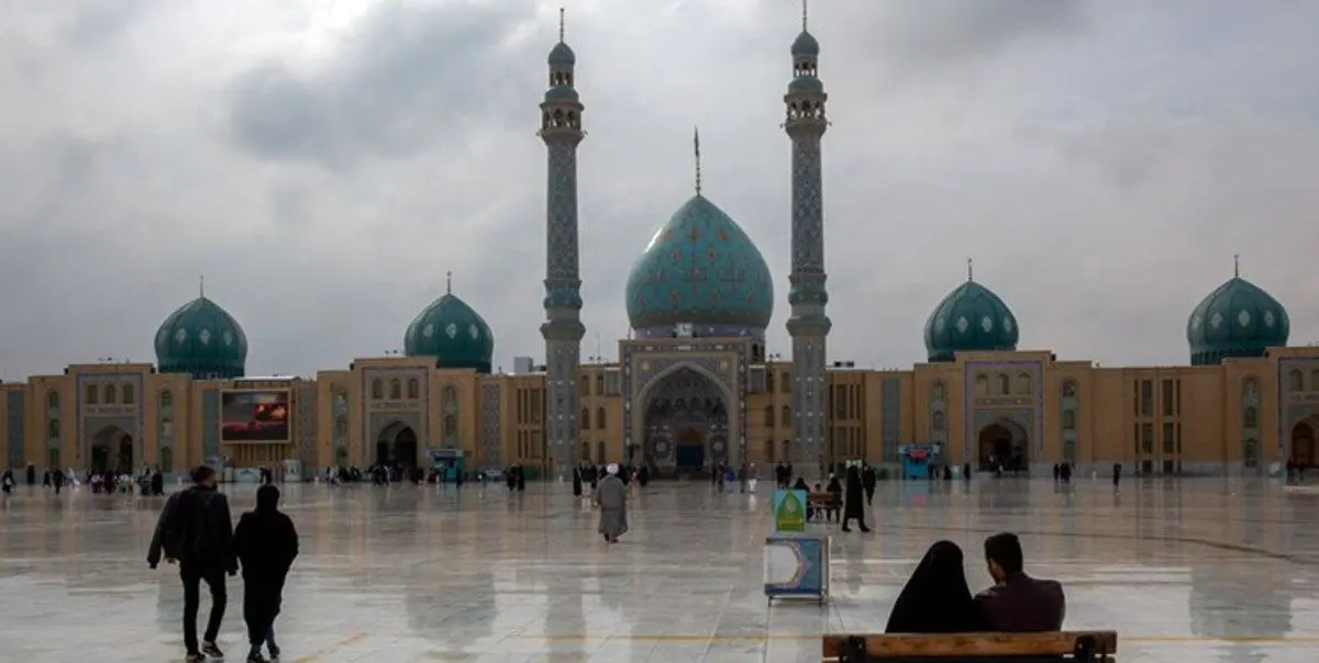 حمله یک راننده تریلی به مسجد جمکران