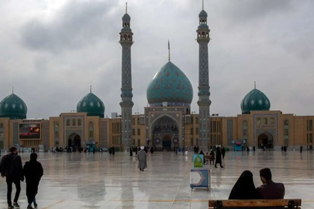 حمله یک راننده تریلی به مسجد جمکران