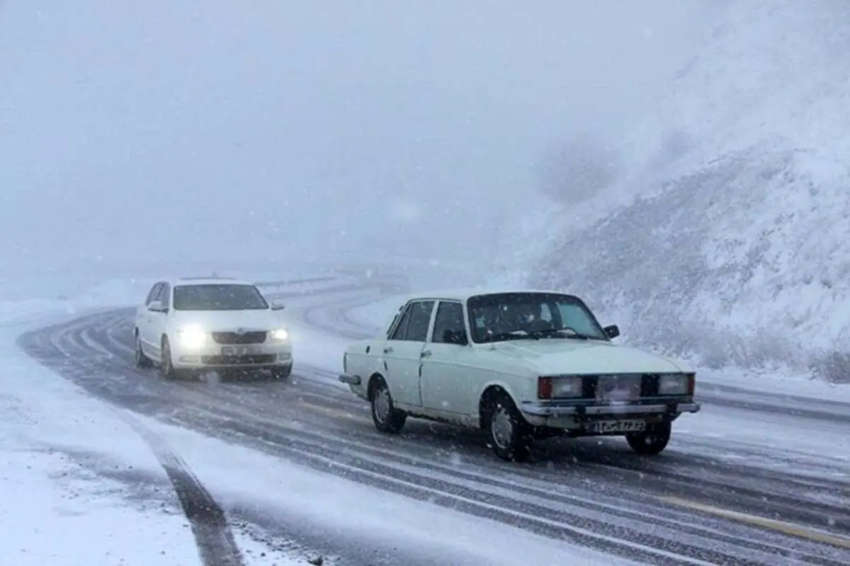 برف وکولاک جاده چالوس و آزادراه تهران-شمال را مسدود کرد