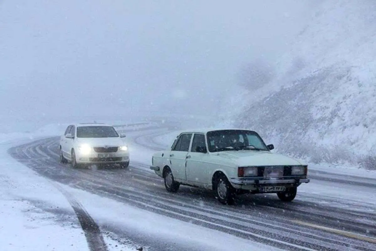برف وکولاک جاده چالوس و آزادراه تهران-شمال را مسدود کرد