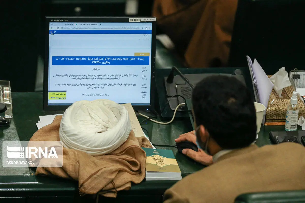 (تصاویر) حاشیه‌هایی از جلسه علنی مجلس