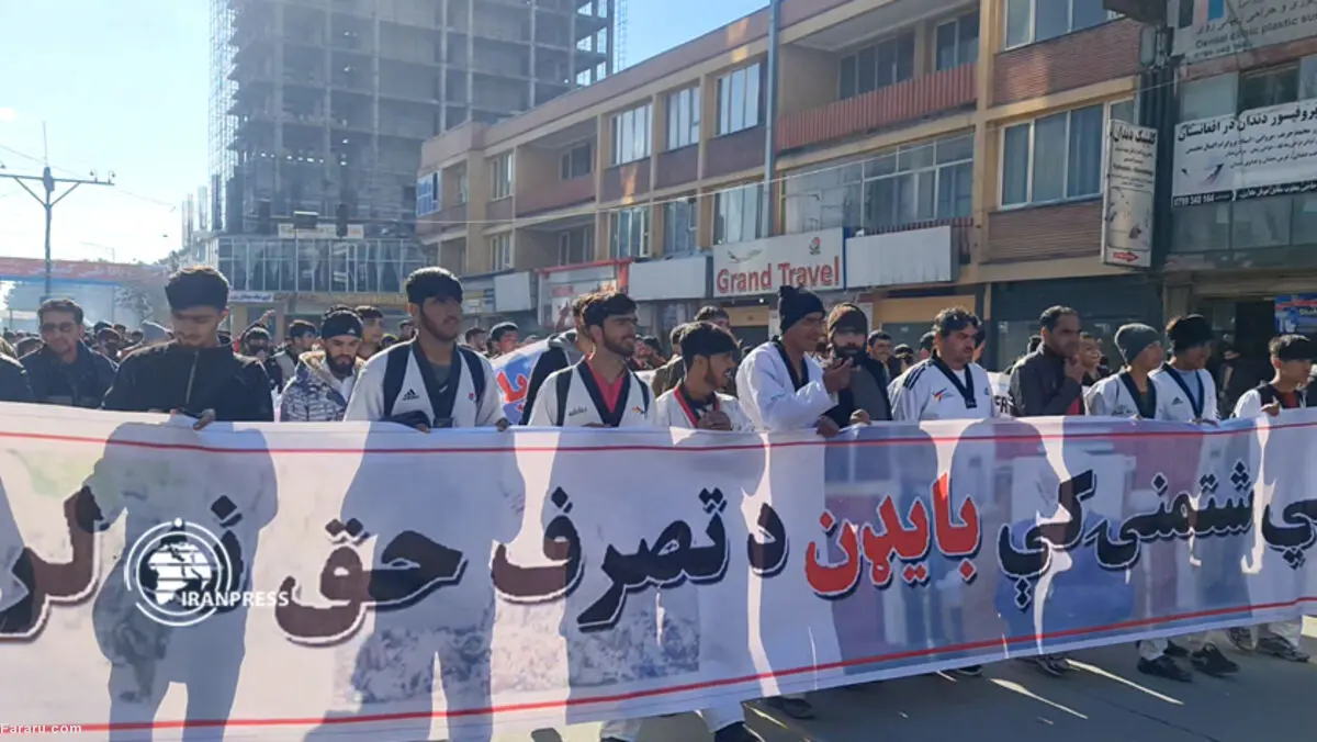 (ویدئو) تظاهرات ورزشکاران افغان با شعار مرگ بر جو بایدن