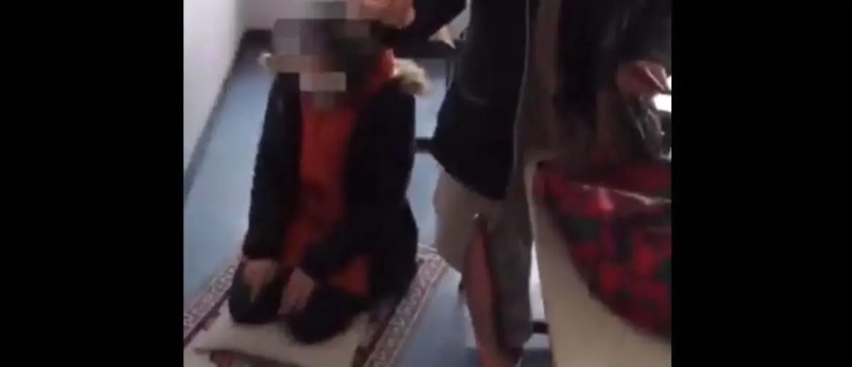 (ویدئو) جنجال نماز خواندن دختر دانشجوی فرانسوی در کلاس