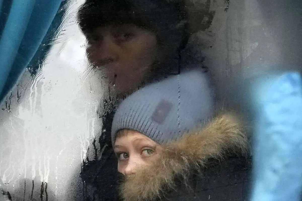 (ویدئو) وداع تلخ پدر اوکراینی با خانواده اش