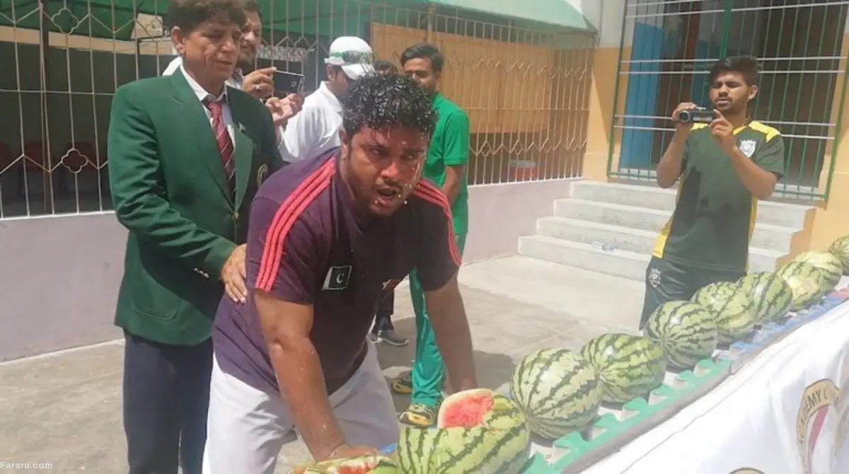 (ویدئو) رکورد له کردن هندوانه با سر