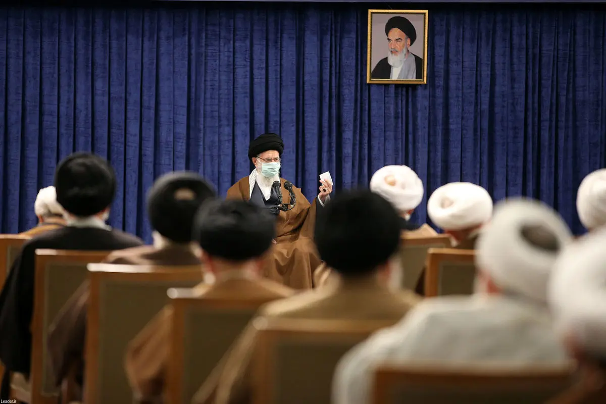 (تصویر) حسن روحانی در دیدار اعضای خبرگان با رهبر انقلاب