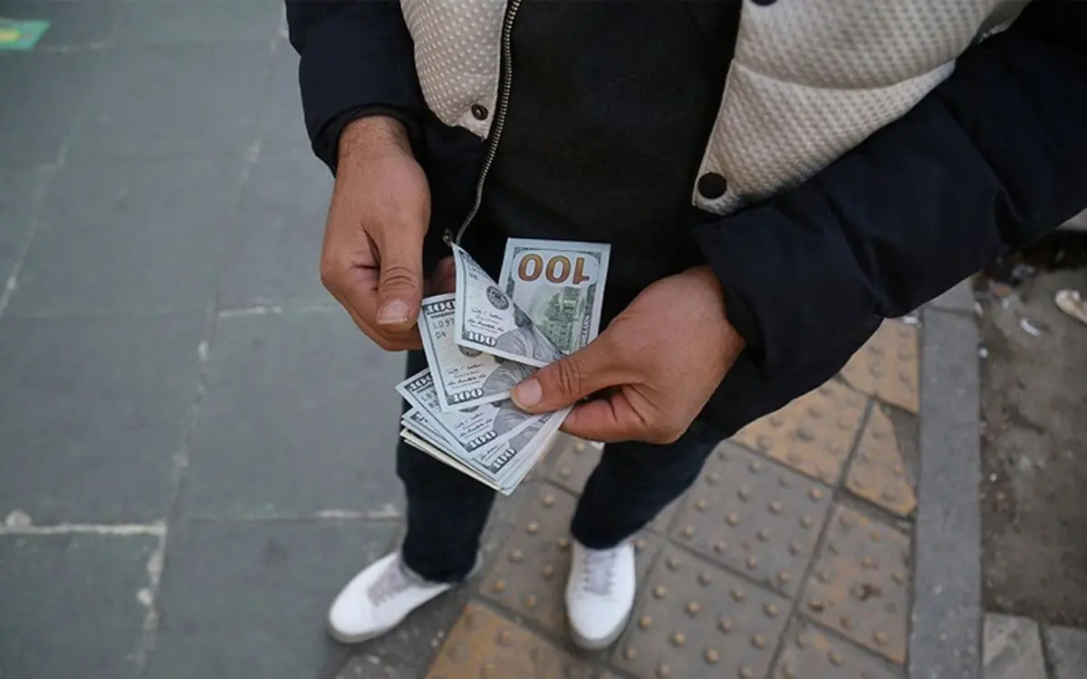 پیش‌بینی قیمت دلار امروز یکشنبه ۱۵ اسفند ۱۴۰۰