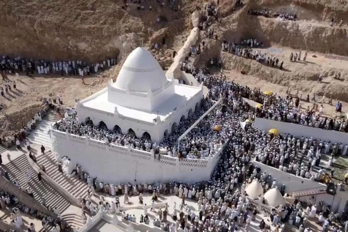 (ویدئو) هزاران یمنی به زیارت آرامگاه حضرت هود رفتند