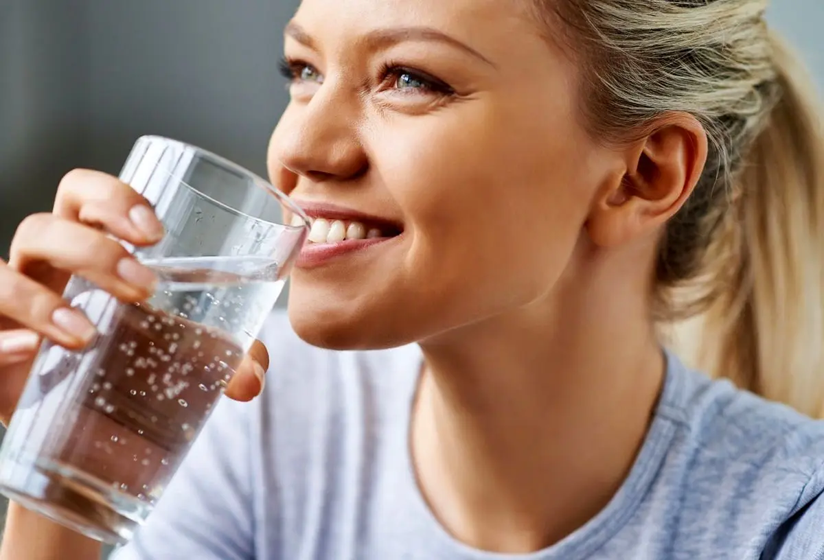 ۵ تاثیر شگفت انگیز نوشیدن آب روی مغز