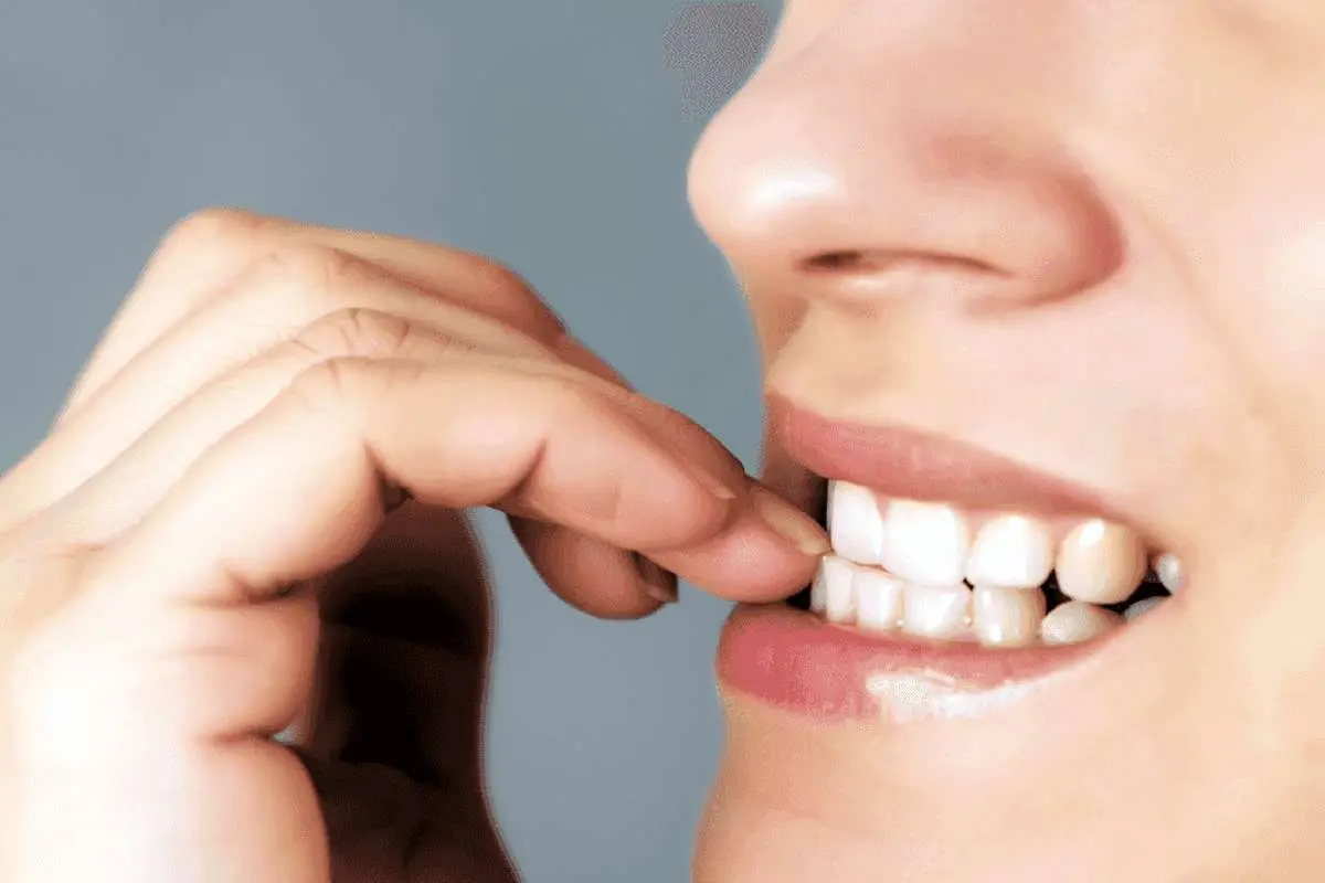 همه چیز درباره یک عادت بد؛ چرا ناخن جویدن نگران کننده است؟