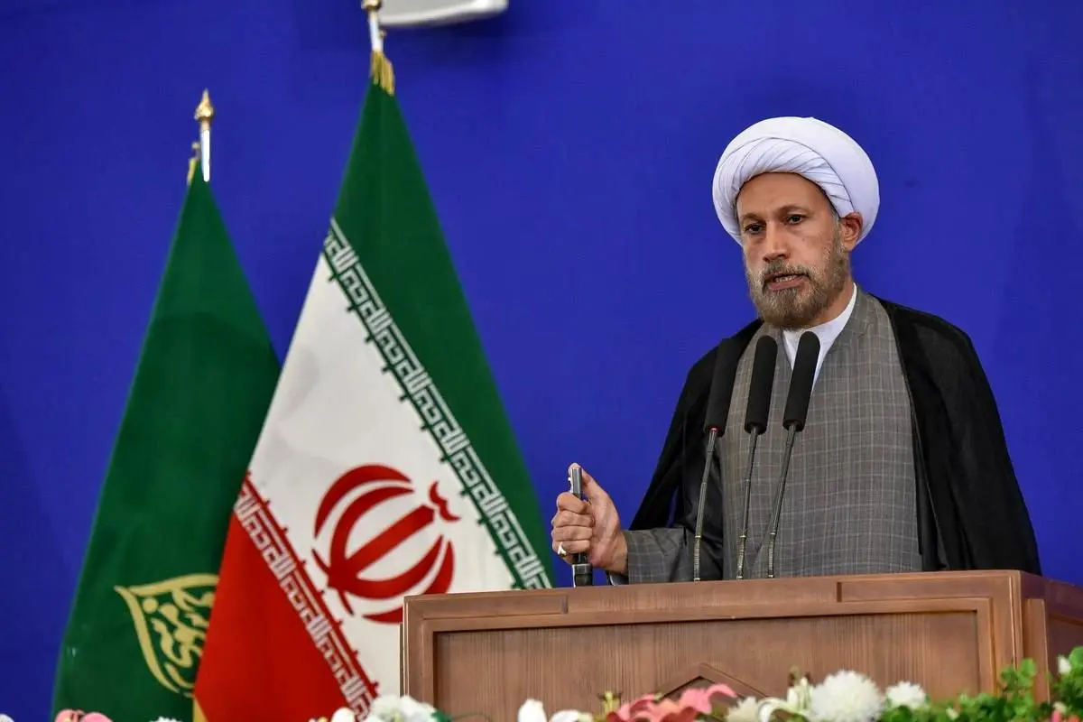امام جمعه شیراز: اگر فرمان رهبری با سلیقه ما هم جور نباشد، باید عمل کنیم