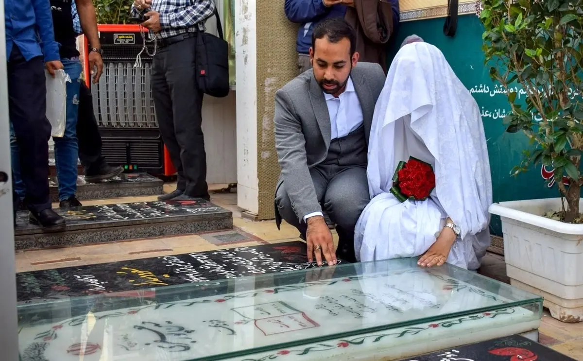 (تصاویر) پیوند ازدواج در جوار مزار سردار سلیمانی