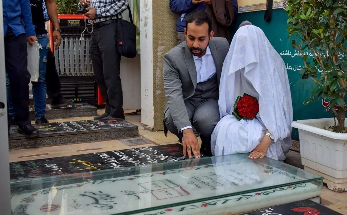 (تصاویر) پیوند ازدواج در جوار مزار سردار سلیمانی