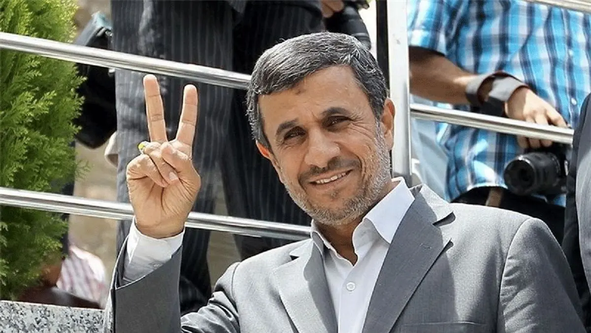 حمله احمدی‌نژاد به پوتین