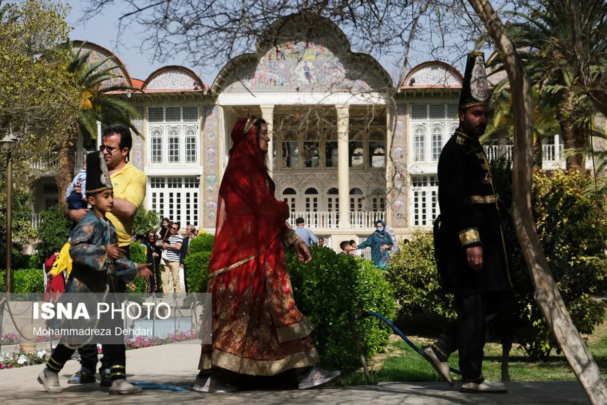 (تصاویر) مسافران نوروزی -باغ ارم شیراز