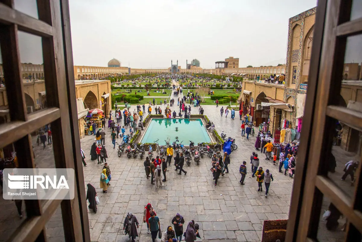 (تصاویر) گردشگران نوروزی در میدان نقش جهان