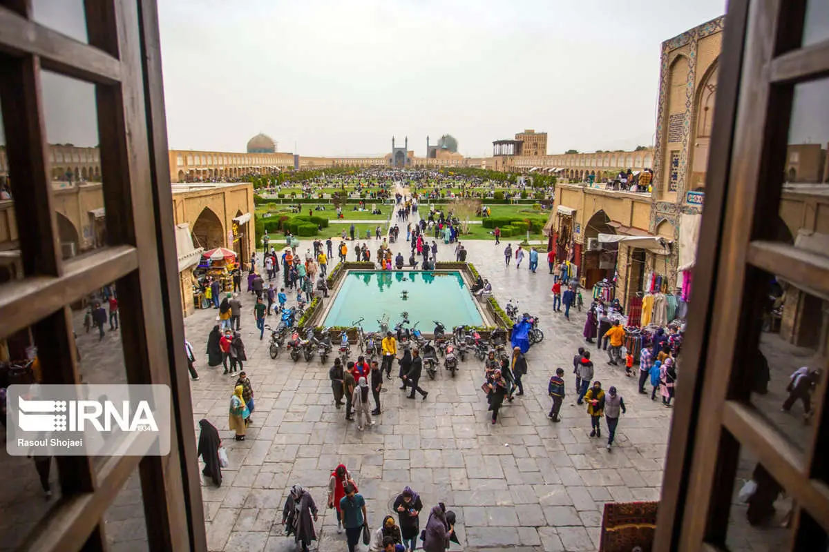 (تصاویر) گردشگران نوروزی در میدان نقش جهان