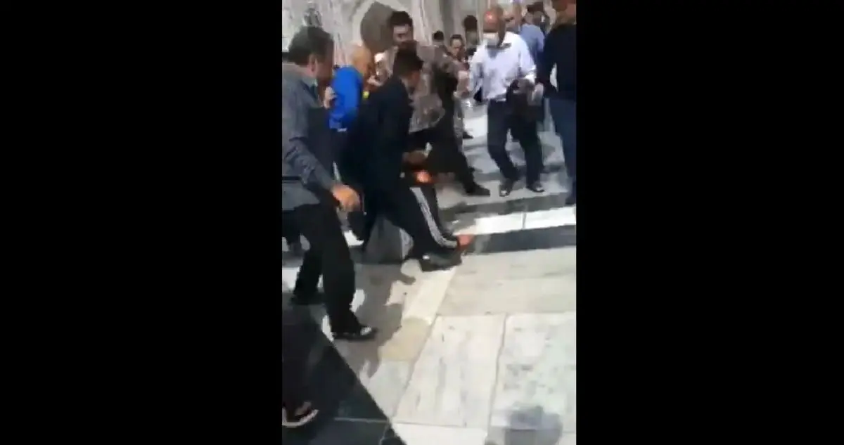 (تصویر) عامل حمله به سه روحانی در حرم امام رضا