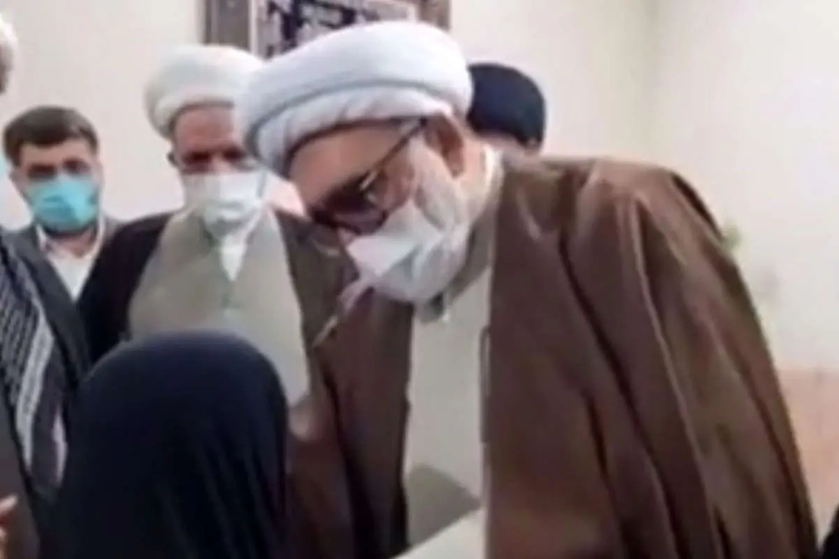 (ویدئو) دلجویی تولیت آستان قدس رضوی از فرزند شهید اصلانی