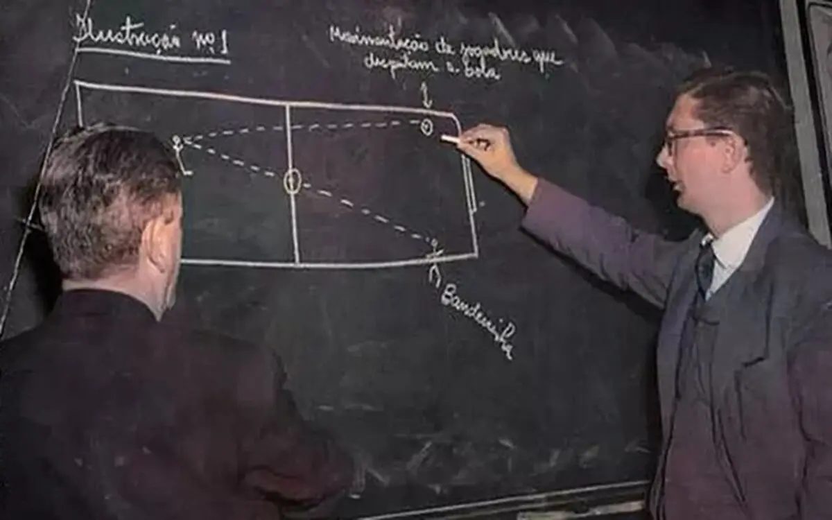 پروفسوری که مخالف بازی دادن به پله بود