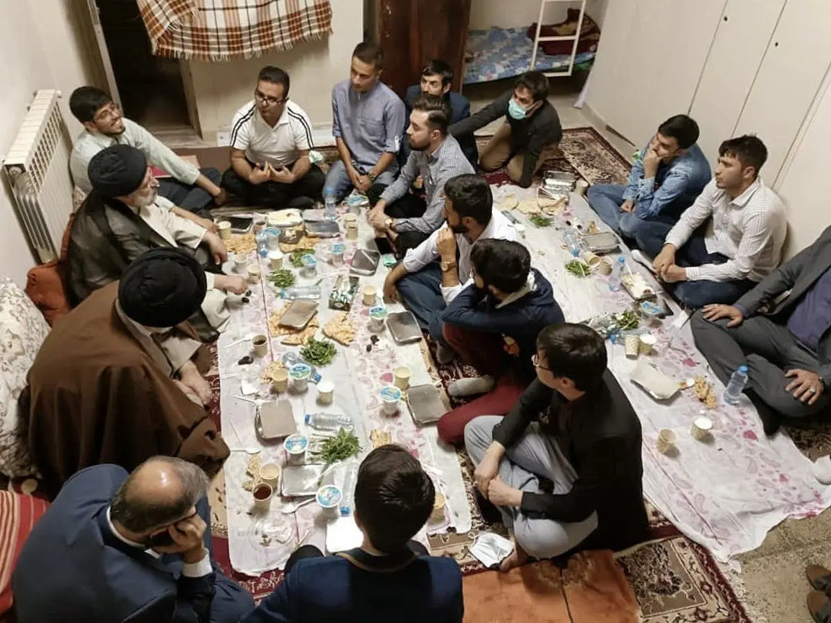 (تصاویر) افطار رئیسی با دانشجویان دانشگاه خوارزمی کرج